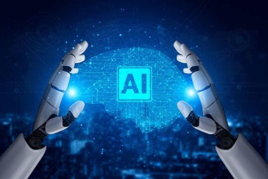 Mãos robóticas cercam uma representação digital de um cérebro com o símbolo "AI" no centro.